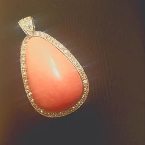Vintage avon rose quartz necklace pendant.